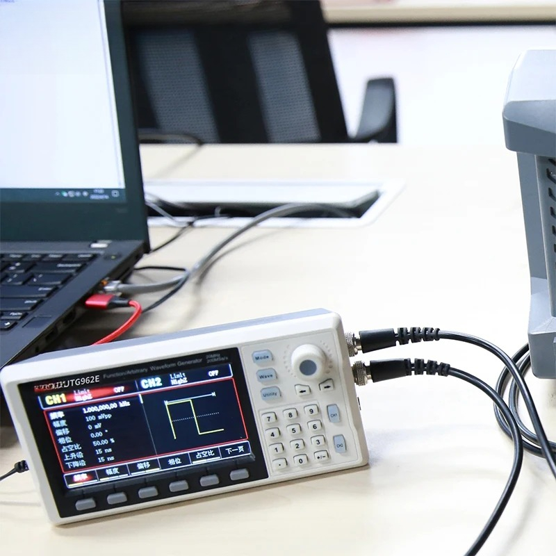 Generator sygnałów funkcyjnych – Dual Channel Arbitrary Waveform Function Generator 60Mhz recenzja i cena